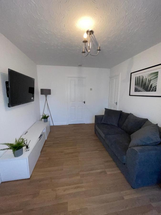 Modern 2 Bed House Cannock Perfect For Contractors Business Travellers Short Stays Driveway For 2 Vehicles Close To M6 M54 I54 A5 A38 Mcarthur Glen Designer Outlet Exteriör bild